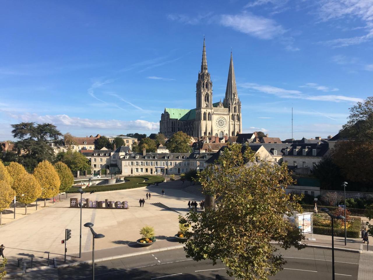 Hotel Le Boeuf Couronne Chartres - Logis Hotels Exterior foto